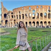 Soy pedagoga, estudiante del máster de psicopedagogía. Vivo en Valencia y doy clases de refuerzo en primaria en todas las áreas y en secundaria en lengua castellana y valenciano, ya que el valenciano es mi lengua materna